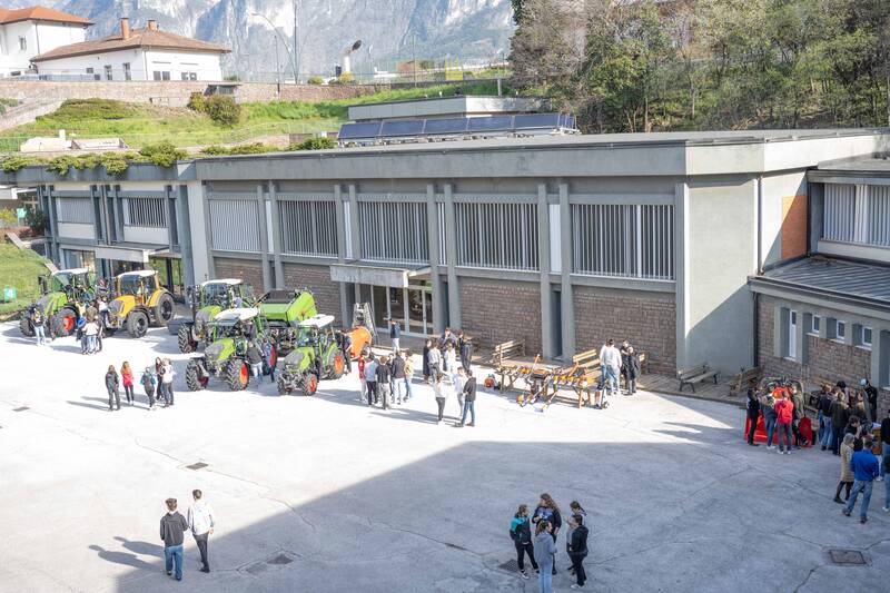 Assemblea studentesca sul tema: mezzi agricoli e impianti per la zootecnia