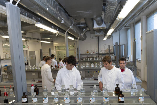 Immagine: Laboratori - Analisi laboratorio chimica