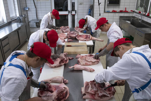 Immagine: Laboratori - Lavorazione carne
